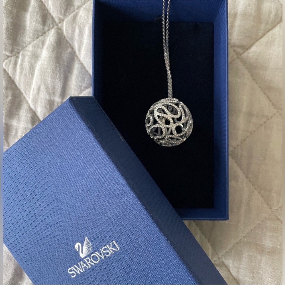 Swarovski Silver Necklace with Intricate Pendant